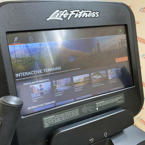 Life Fitness 95C Elevation Series Discover SE3 Upright Bike WiFi - Image 10