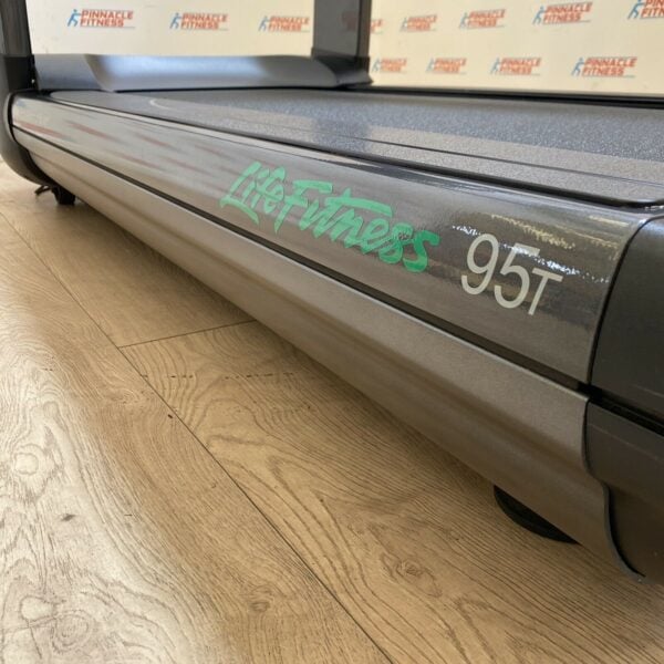 Life Fitness 95T Discover SE Treadmill Anthracite Grey - Image 6