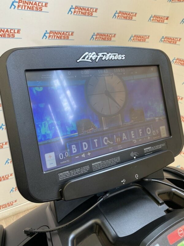 Life Fitness 95T Discover SE Treadmill Anthracite Grey - Image 9