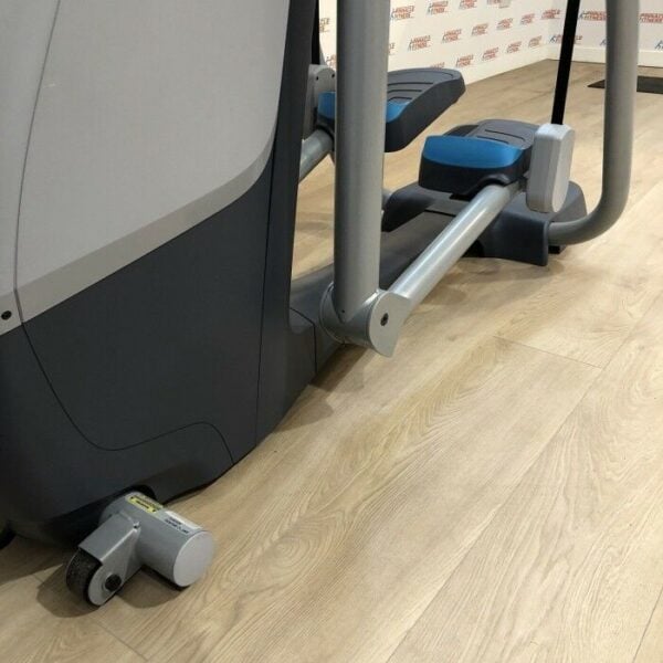 Precor AMT 885 With P80 Console Cross Trainer - Image 9