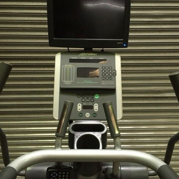 Life Fitness 95Li Summit Trainer with Bolt on TV - Image 6
