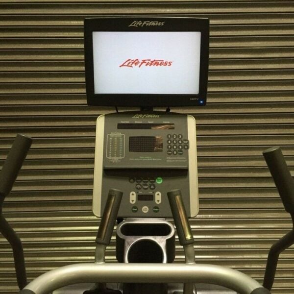 Life Fitness 95Li Summit Trainer with Bolt on TV - Image 3
