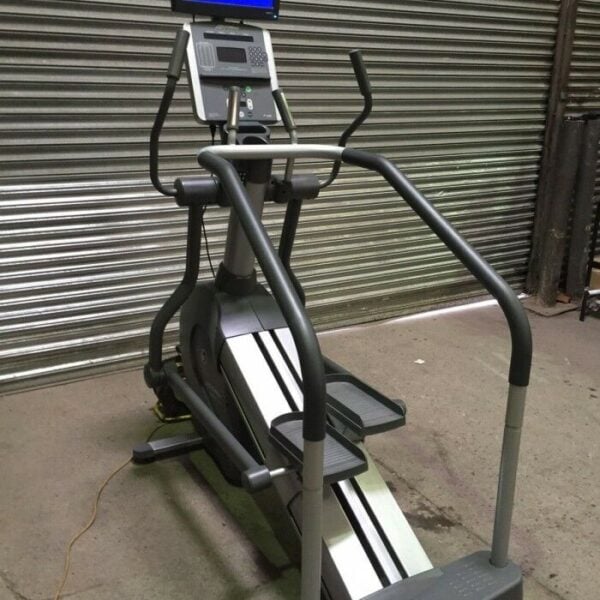 Life Fitness 95Li Summit Trainer with Bolt on TV - Image 7
