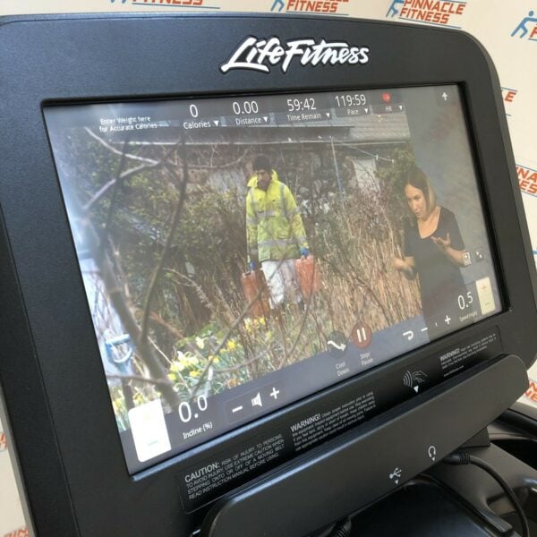 Life Fitness 95T Discover SE Treadmill Platinum Silver - Image 2