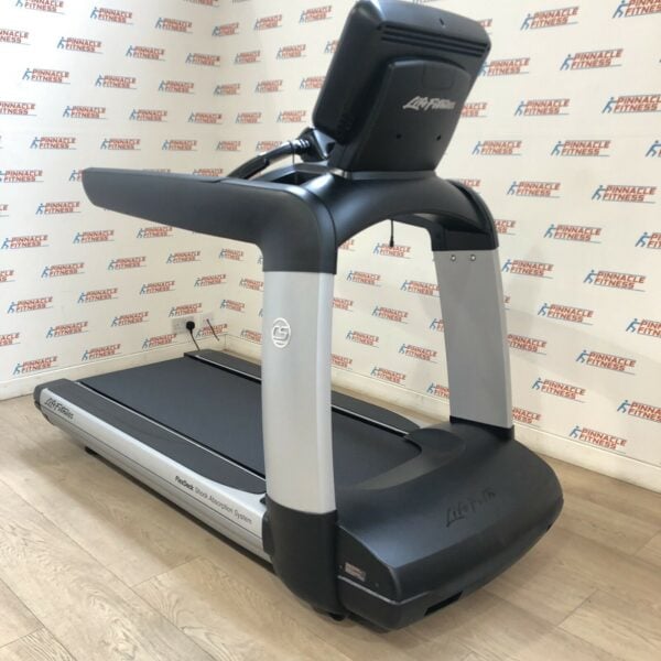 Life Fitness 95T Discover SE Treadmill Platinum Silver - Image 12