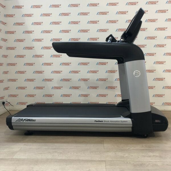 Life Fitness 95T Discover SE Treadmill Platinum Silver - Image 13