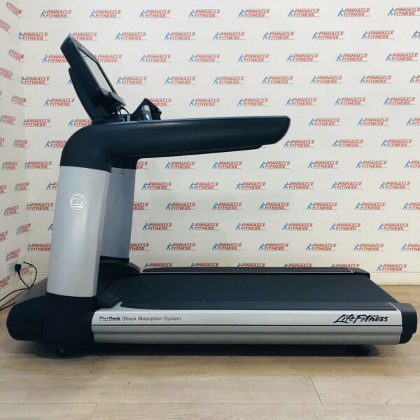 Life Fitness 95T Discover SE Treadmill Platinum Silver - Image 4
