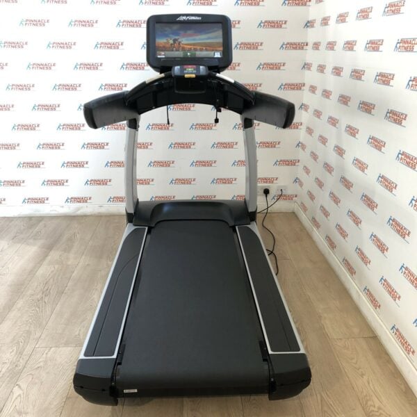 Life Fitness 95T Discover SE Treadmill Platinum Silver - Image 5