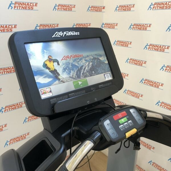 Life Fitness 95T Discover SE Treadmill Platinum Silver - Image 6