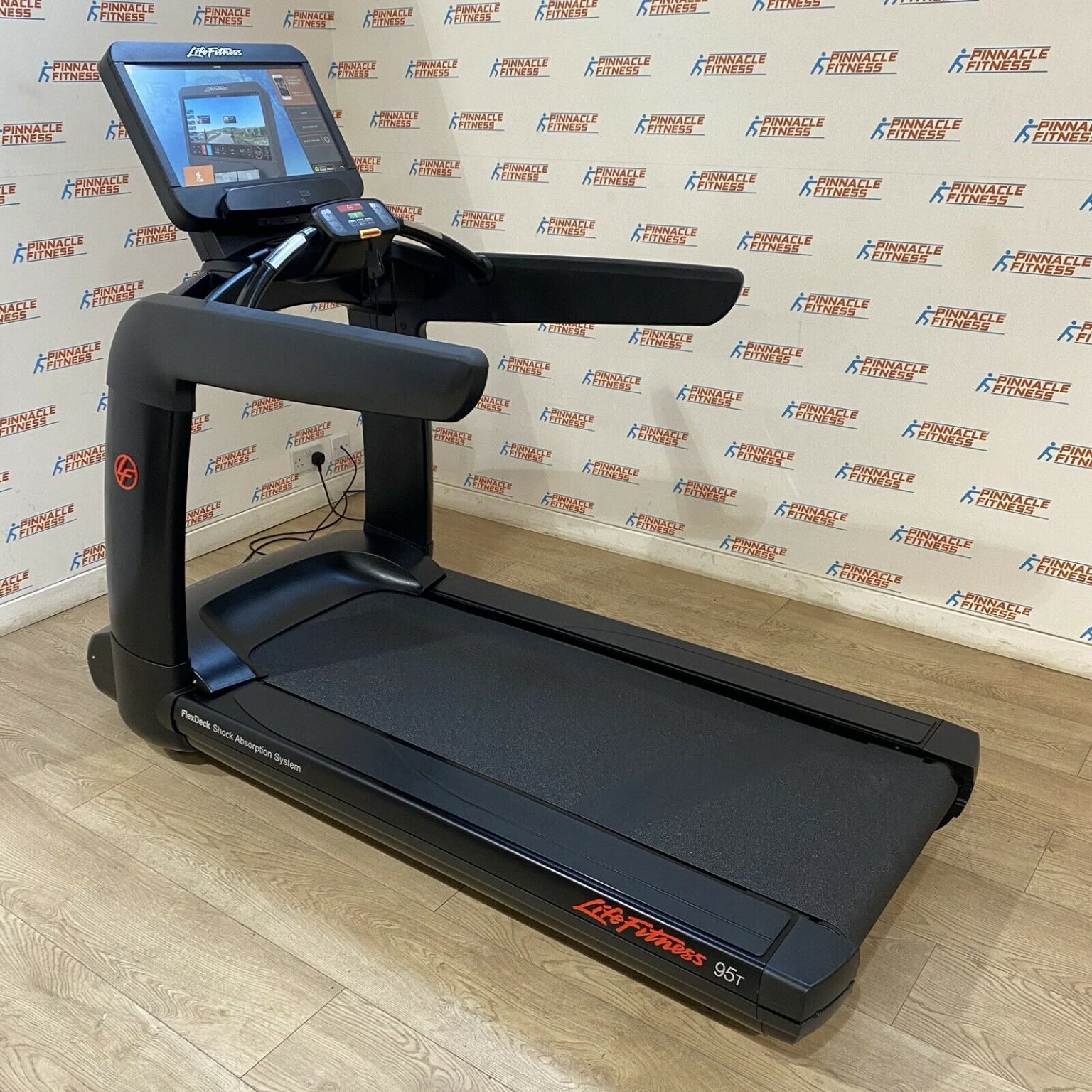 Life Fitness 95t Elevation Series Discover Se3hd Treadmill Wifi Ready