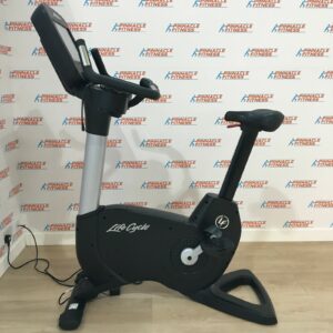 Life Fitness Elevation Series 95C Discover SE Upright Bike