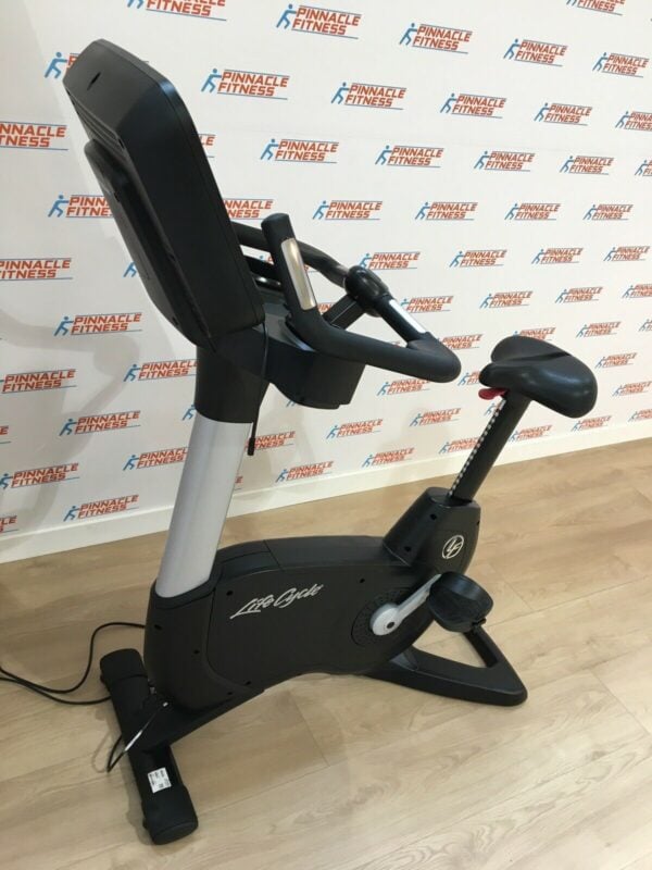 Life Fitness Elevation Series 95C Discover SE Upright Bike - Image 5